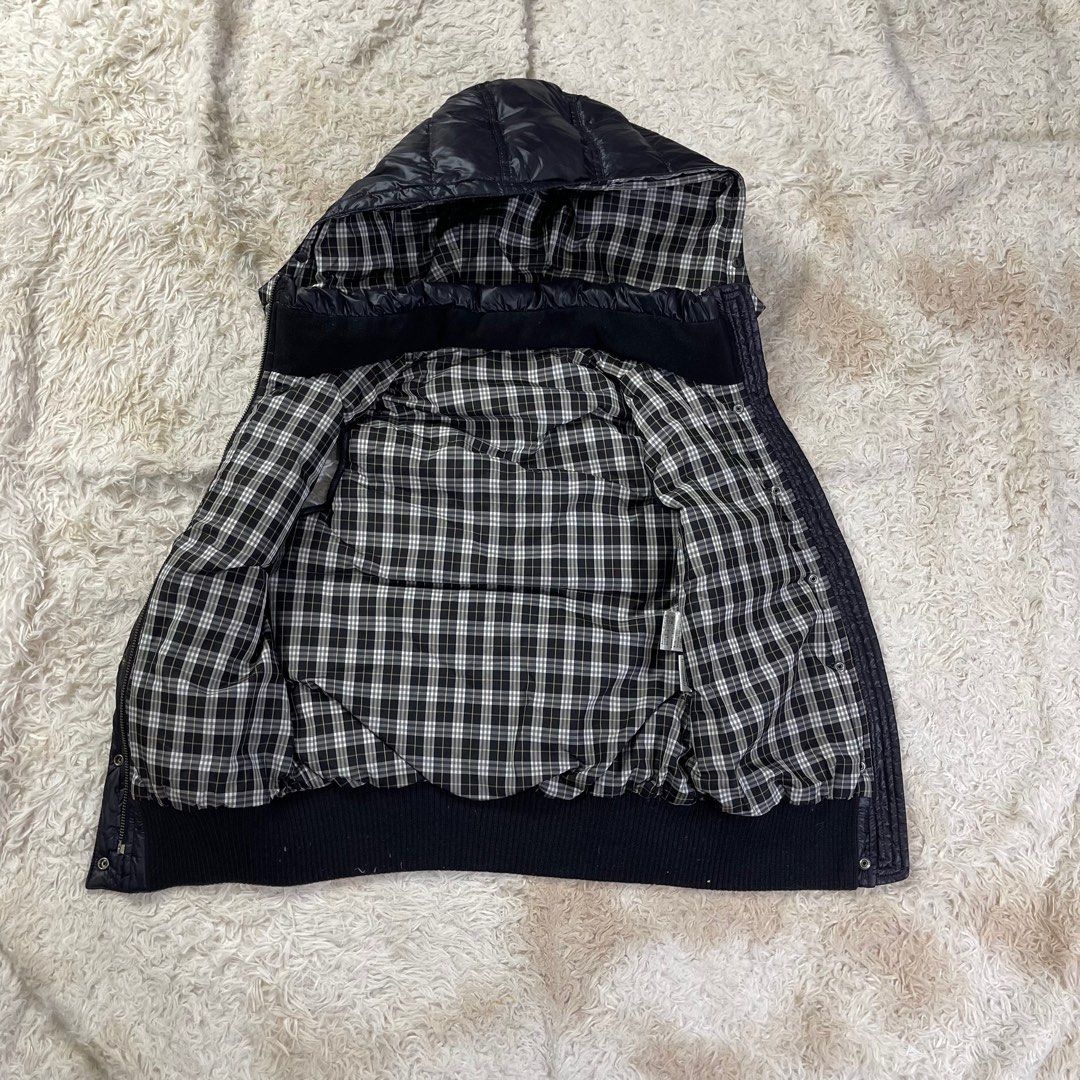 Burberry Puffer Hooded Vests (Category: Activewear) located in Cavite. Submitted by grazyluxe (Listing ID 1410927055, Image 3). Description: Burberry Puffer Hooded Vests Details: - Verygood Condition - 9/10 Overall Usage - Blue label - nylon , Poly , Hair , feather Size: 40 On Tags *Flat Measurement: - Width: 19.5 inches - Length: 22 inches 3999php Free Shipping..
