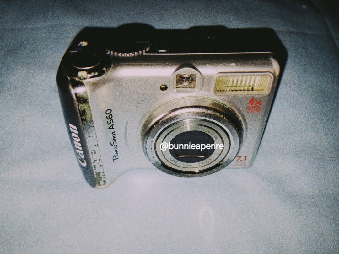 Canon PowerShot A560 (Category: Cameras) located in Manila. Submitted by bunnieaperire04 (Listing ID 1410990786, Image 2). Description: UNTESTED CAM!! -Needs Double AA Rechargeable Batteries -Has scratches and yellow thingy -Lalamove, J&T only -Buyer must pay thru GCASH. STRICTLY PAYMENT FIRST! 📍 Manila if u have any questions, feel free to ask ^___^.