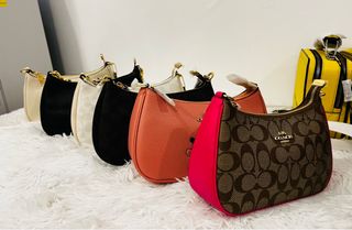 (Category: ) located in . Submitted by luxwalletbags (Listing ID 1411010117, Image 1). Description: .