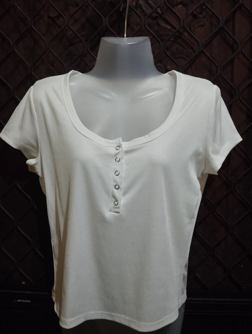Dainty button up top (Category: Blouses) located in Cabanatuan. Submitted by epicurations21 (Listing ID 1410951581, Image 1). Description: bnwt.