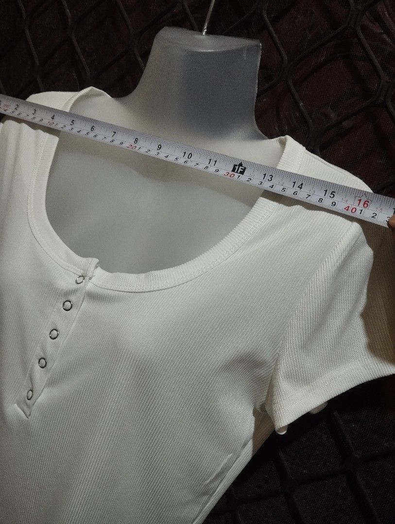 Dainty button up top (Category: Blouses) located in Cabanatuan. Submitted by epicurations21 (Listing ID 1410951581, Image 2). Description: bnwt.