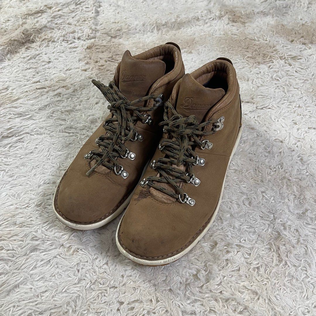 Danner Tramline 917 Boots Goretex (Category: Boots) located in Cavite. Submitted by grazyluxe (Listing ID 1410918457, Image 1). Description: Danner Tramline 917 Boots Goretex Details: - Good Condition - 8/10 Overall Usage - Brown / Signs of Usage - Leather / Goretex / Vibram / Ortholite Size: 8.5 US 2499php Free Shipping..