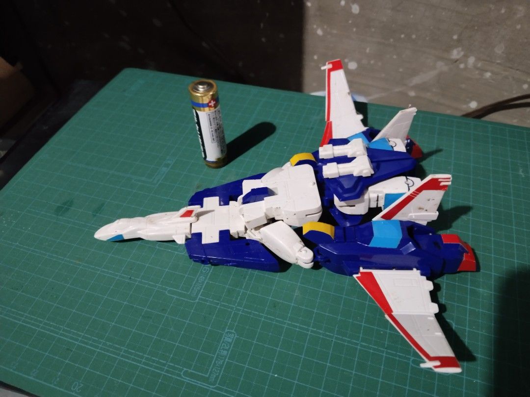 Doyusha Brave Fighter Firebird Figure (Category: Figurines & Statues) located in Manila. Submitted by megazordbuilderhunter (Listing ID 1410909706, Image 2). Description: - Doyusha Brave Fighter Firebird figure - Includes original box and accessories - Comes with a sword - Transforms into a jet - Box shows some wear.