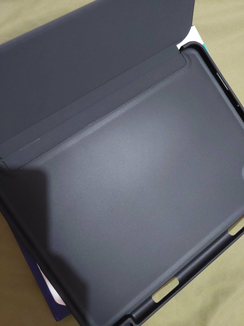 ESR Rebound Pencil Case for iPad Pro 11-inch (Category: Cases & Sleeves) located in Quezon City. Submitted by SomeThingsMustGo.ph (Listing ID 1411071864, Image 2). Description: Brand New ESR Rebound Pencil Case for iPad Pro 11-inch ₱1,000 📍Novaliches, Qc .