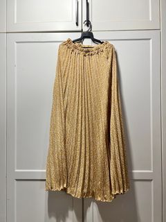 (Category: ) located in . Submitted by clearmywardrobe92 (Listing ID 1410958839, Image 1). Description: .