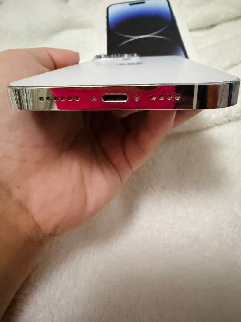For Sale: Iphone 14 Pro Max 256gb (Silver) (Category: iPhone 14 Series) located in Manila. Submitted by fenellaeuniceee (Listing ID 1410908653, Image 2). Description: *Bought last November 2023 *BH:85% *Bought at Power Mac SM Sto. Tomas *Lady Owned *No dents & Scratches (Body & Camera) *with cord (no adaptor) *All buttons are working (volume and power button) *With free case *📍Meet up: Sto. Tomas City, Tanauan City, & Malvar only *Location of Ow