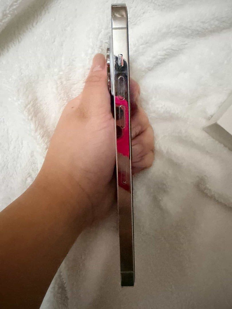 For Sale: Iphone 14 Pro Max 256gb (Silver) (Category: iPhone 14 Series) located in Manila. Submitted by fenellaeuniceee (Listing ID 1410908653, Image 3). Description: *Bought last November 2023 *BH:85% *Bought at Power Mac SM Sto. Tomas *Lady Owned *No dents & Scratches (Body & Camera) *with cord (no adaptor) *All buttons are working (volume and power button) *With free case *📍Meet up: Sto. Tomas City, Tanauan City, & Malvar only *Location of Ow