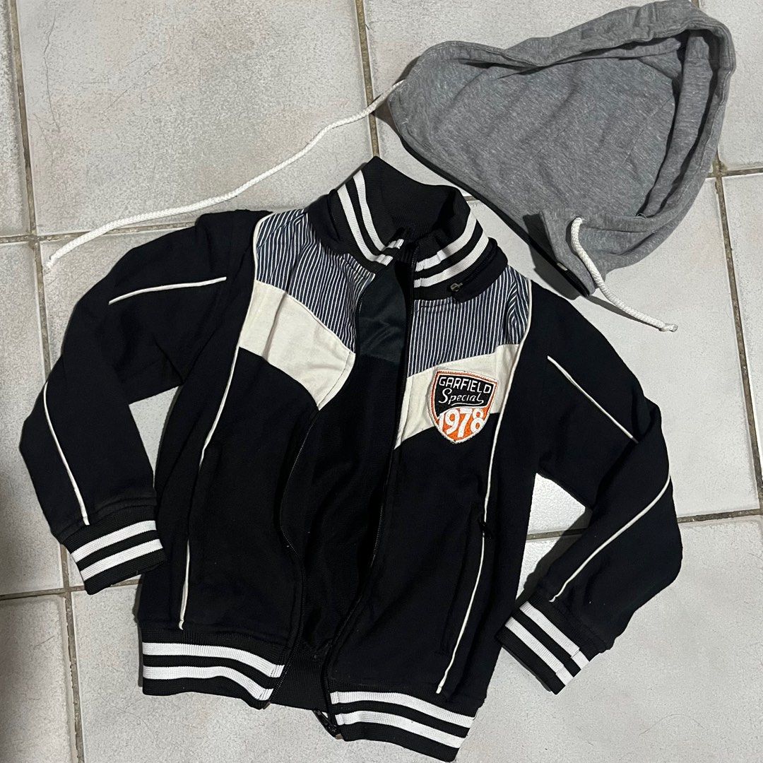 Garfield kids jacket (Category: Babies & Kids Fashion) located in Cavite. Submitted by teamhd (Listing ID 1410955971, Image 2). Description: Fits 3-5 years of age Detachable hoodie.