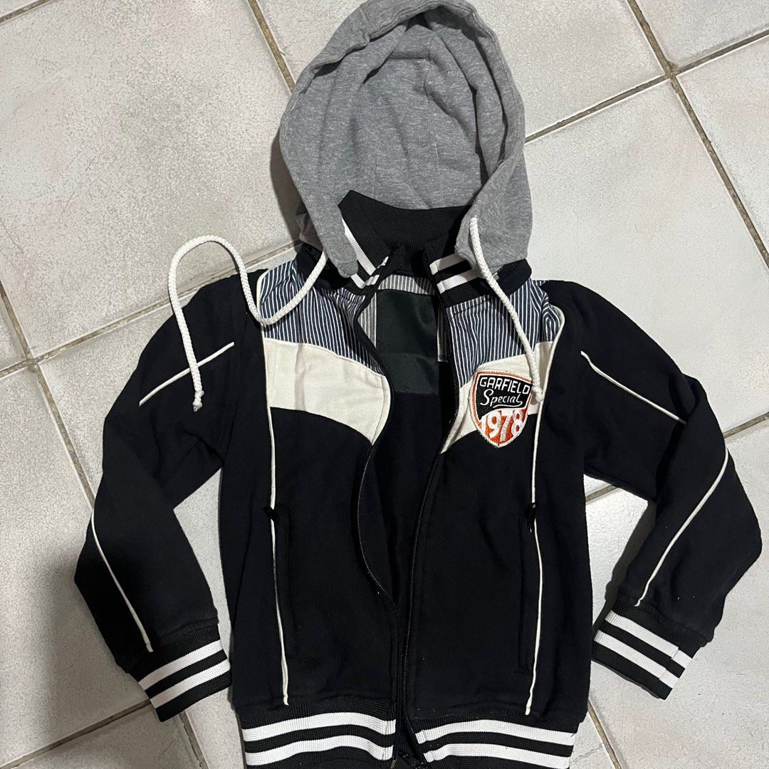 Garfield kids jacket (Category: Babies & Kids Fashion) located in Cavite. Submitted by teamhd (Listing ID 1410955971, Image 1). Description: Fits 3-5 years of age Detachable hoodie.