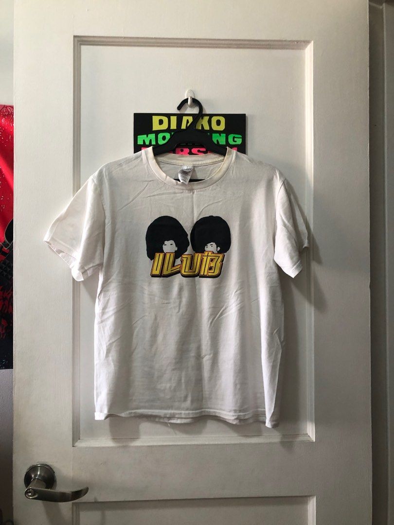 Gildan ILUB Graphic T-shirt (Category: Tshirts & Polo Shirts ) located in Taguig. Submitted by pabloofab (Listing ID 1410974963, Image 1). Description: - Gildan t-shirt - Size: S (165/80A) - Design: "ILUB" graphic with two afro-haired figures - Color: White shirt with yellow text - Material: Ring-spun cotton - Style: Crew neck, short sleeves - Stain sa neck pero kaya ng laba - GCash payment only.