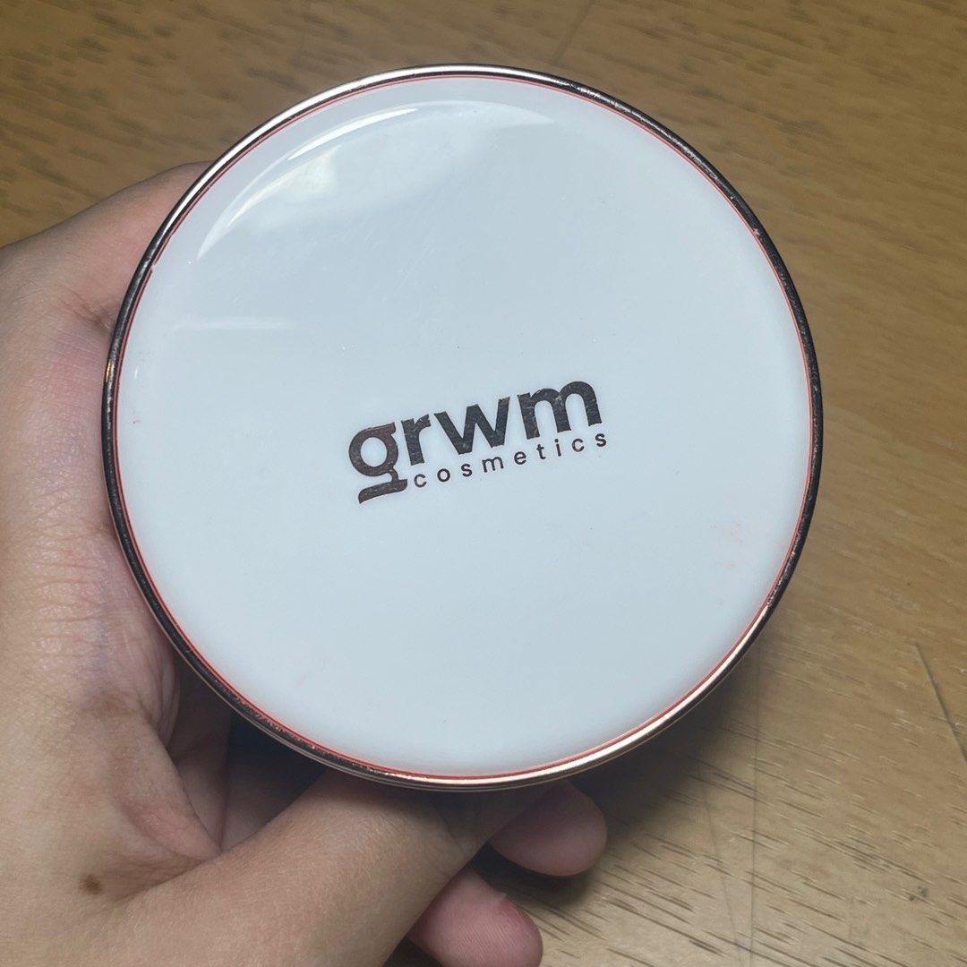 grwm Shell Powder (Category: Makeup) located in Manila. Submitted by l00pyd14ries (Listing ID 1401337242, Image 2). Description: - Shell powder compact - Light beige shade with warm undertone - Includes mirror - Includes slightly used powder puff - rfs : not my shade 💵 GCash, Maya (payment first).