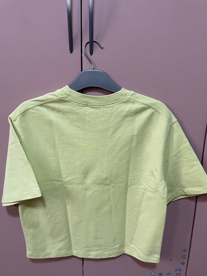 GU Green Oversized T-shirt (Category: Shirts) located in Makati City. Submitted by kimb12 (Listing ID 1410993144, Image 2). Description: - Green crop top - Size: S - Short sleeves - Round neckline - Solid color - Comfortable material - Versatile for casual wear.
