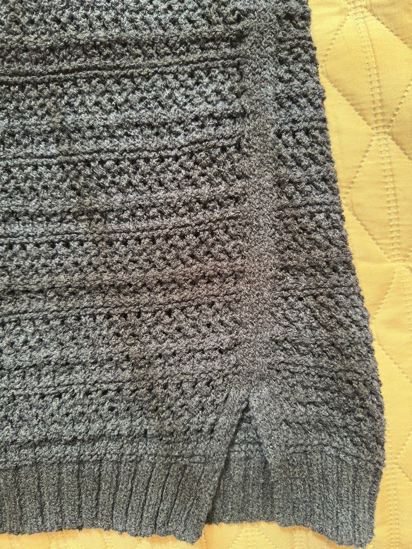 GU Knit Skirt - Navy Blue (Category: Skirts) located in Bacoor. Submitted by winterbear017 (Listing ID 1410917016, Image 2). Description: - GU navy blue knit skirt - Color: Navy blue - Size: S - Design: Textured knit - Features: Slit at hem - Brand new, never used but no tags (I must have removed it thinking I will use but never did) .