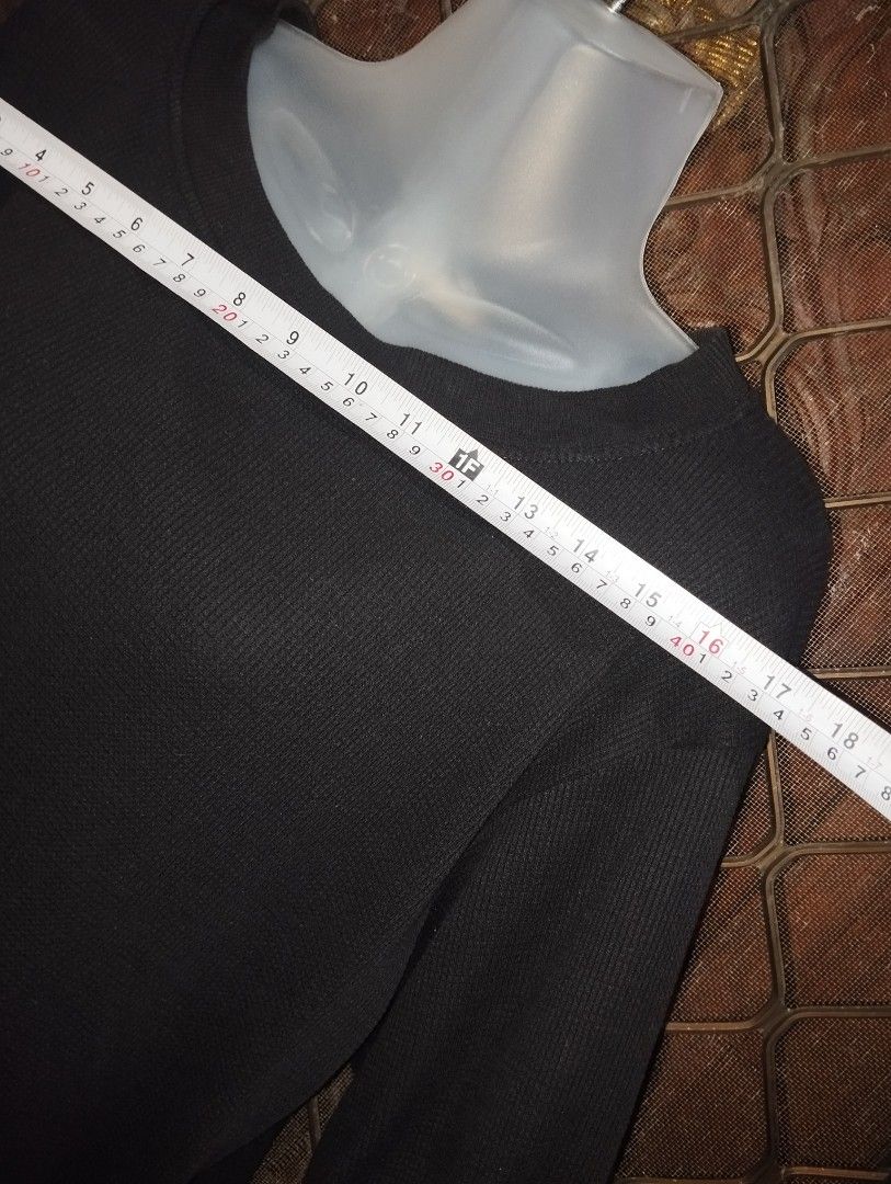 GU waffle black top (Category: Blouses) located in Cabanatuan. Submitted by epicurations21 (Listing ID 1410949999, Image 2). Description: fits small to large color rate 9/10.