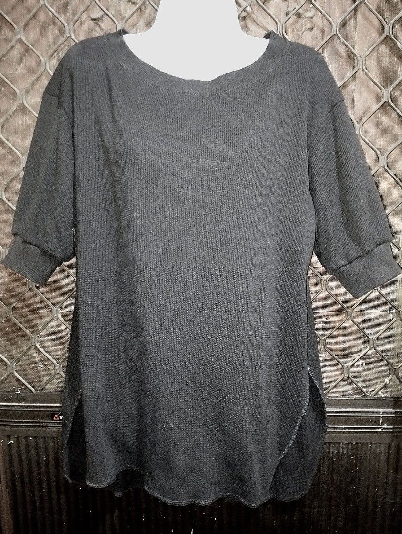 GU waffle black top (Category: Blouses) located in Cabanatuan. Submitted by epicurations21 (Listing ID 1410949999, Image 1). Description: fits small to large color rate 9/10.