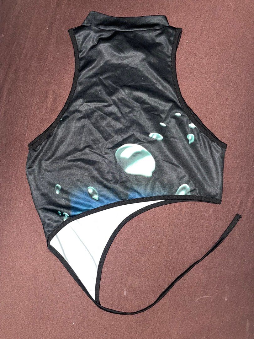 Halter Top (Category: Sleeveless) located in Manila. Submitted by ava_declutters (Listing ID 1411069925, Image 2). Description: - S-M - Used once only - like new.