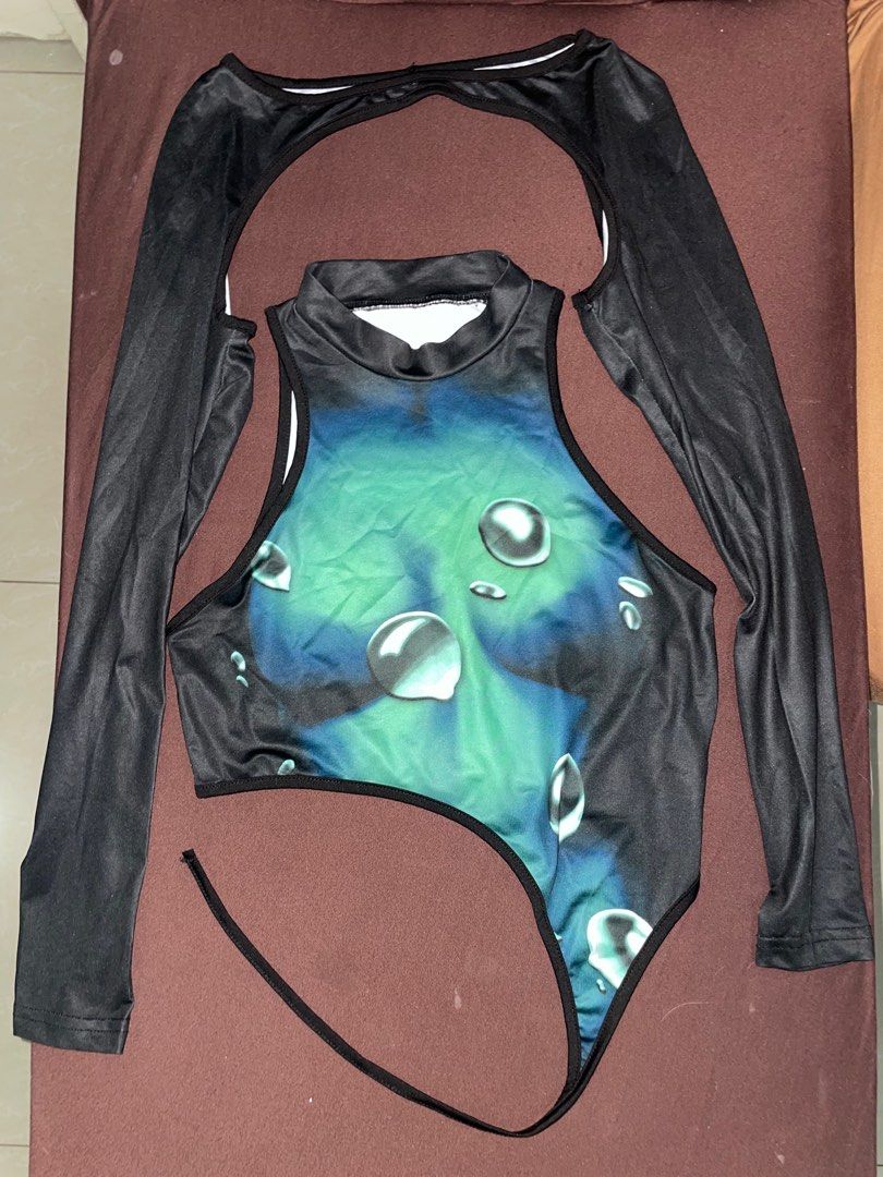 Halter Top (Category: Sleeveless) located in Manila. Submitted by ava_declutters (Listing ID 1411069925, Image 3). Description: - S-M - Used once only - like new.