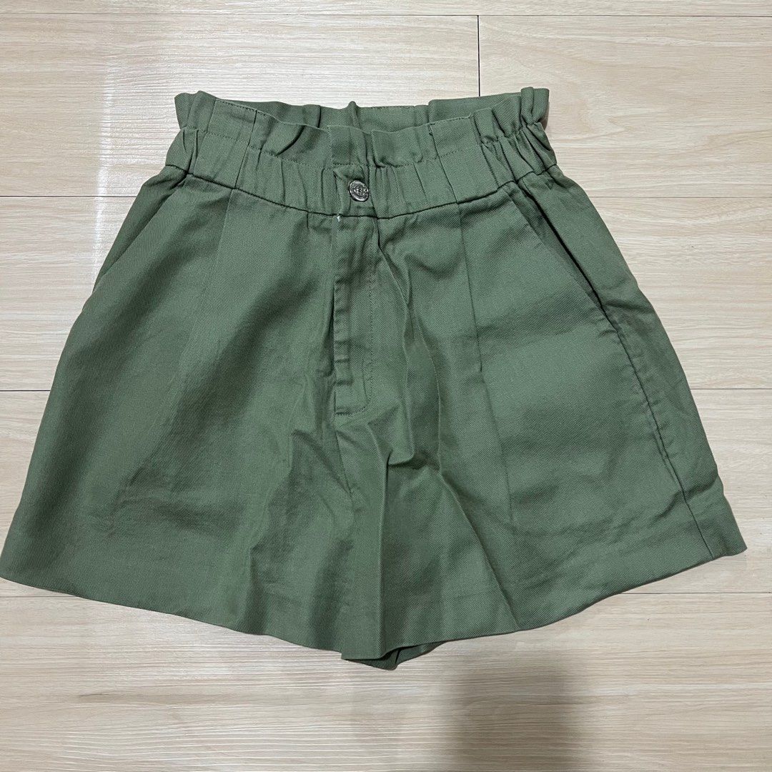 High waisted zipper cotton shorts (Category: Shorts) located in Las Pinas. Submitted by obsessorizeph (Listing ID 1411044558, Image 1). Description: High waisted zipper shorts Material - Cotton Color - Olive green Size - XS to Small| Waist 24-26”| Length 16” Location - Las Piñas City, Metro Manila Mode of Payment - GCash, BDO or BPI ₱120.