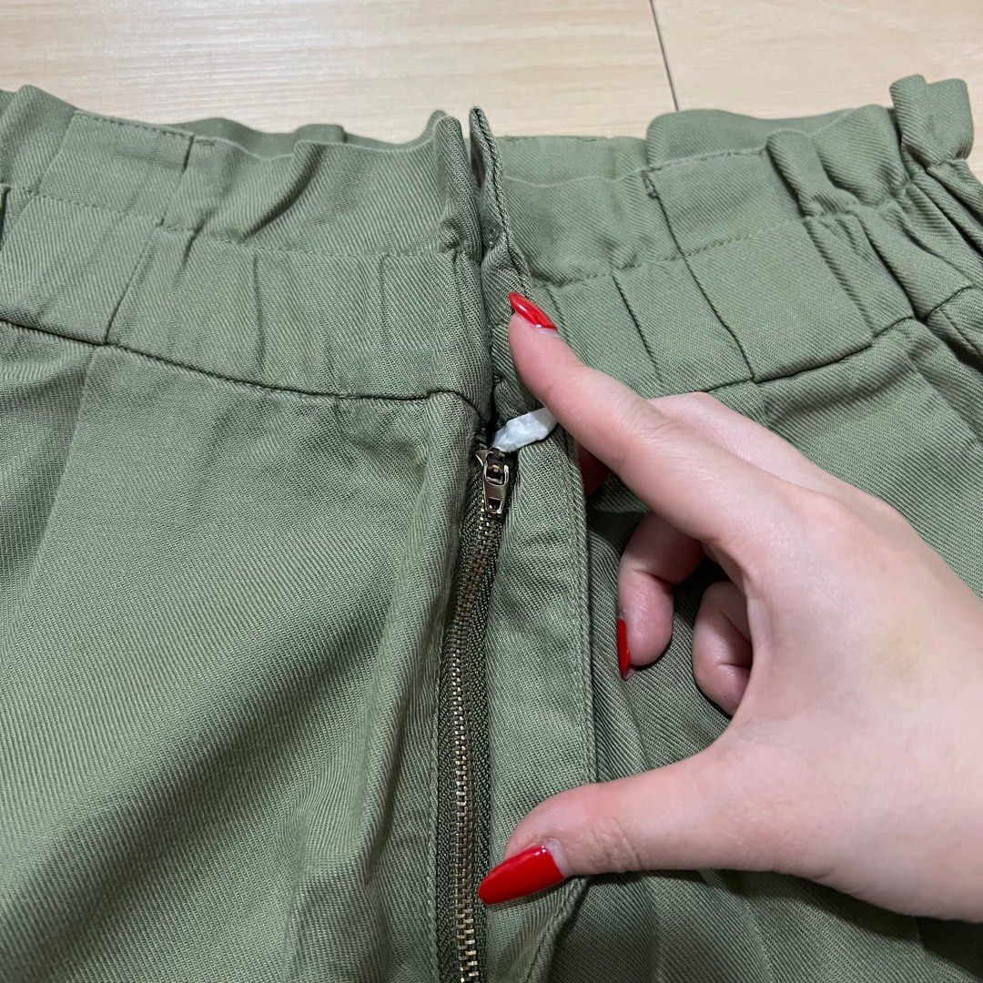 High waisted zipper cotton shorts (Category: Shorts) located in Las Pinas. Submitted by obsessorizeph (Listing ID 1411044558, Image 3). Description: High waisted zipper shorts Material - Cotton Color - Olive green Size - XS to Small| Waist 24-26”| Length 16” Location - Las Piñas City, Metro Manila Mode of Payment - GCash, BDO or BPI ₱120.