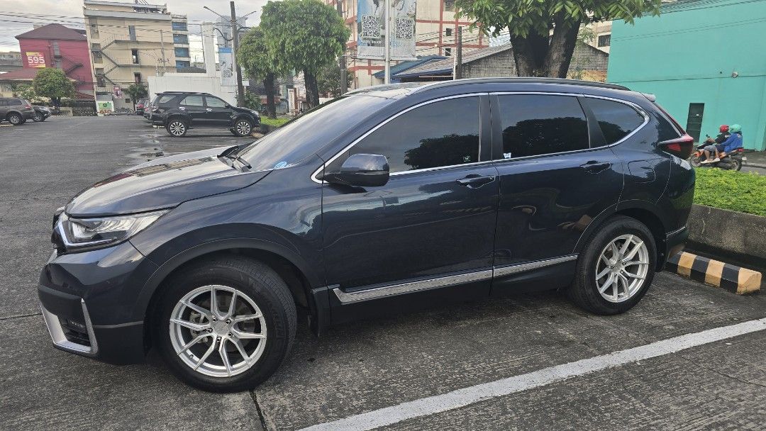 Honda CR-V S /X AWD Auto (Category: Used Cars) located in Manila. Submitted by richardmuega15 (Listing ID 1411019916, Image 1). Description: -Top of the line Honda CRV Model 2021, 7-seater, Cosmic Blue Metallic, 44k ODO, Casa-maintained with official records from Honda, 1st owner. -Last Generation of Diesel-type engine for CRV model. -All Wheel Drive, 9-speed Automatic, touch-button transmission -Kick-sensor power tailgate (hands-free) -Honda Sen