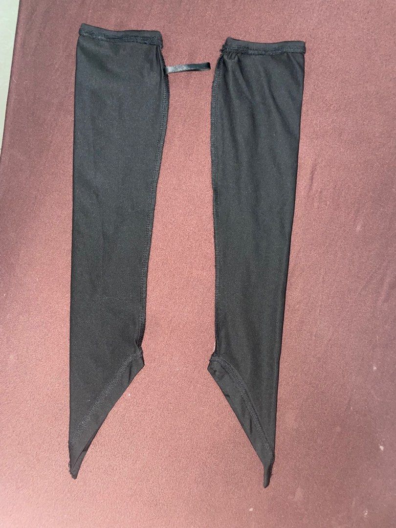 Hooded Black Top with sleeves (Category: Sleeveless) located in Manila. Submitted by ava_declutters (Listing ID 1411070649, Image 3). Description: - Fits S-M - Worn once - Pm for ww pic - No flaws.