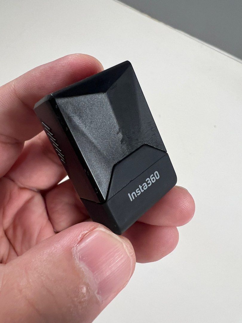 Insta360 ONE RS Quick Reader (Horizonta Version) (Category: Video Cameras) located in Rizal. Submitted by epektuz_lab (Listing ID 1410915249, Image 3). Description: Lightly used and in great condition. Has minor cosmetic marks on the plastic that appeared. Payment thru GCash/BPI. Shipping via Lalamove. Shipping fee at buyer’s expense..