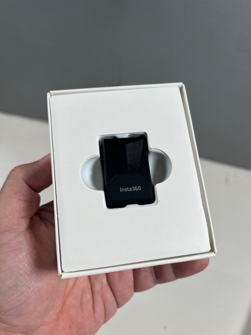 Insta360 ONE RS Quick Reader (Horizonta Version) (Category: Video Cameras) located in Rizal. Submitted by epektuz_lab (Listing ID 1410915249, Image 2). Description: Lightly used and in great condition. Has minor cosmetic marks on the plastic that appeared. Payment thru GCash/BPI. Shipping via Lalamove. Shipping fee at buyer’s expense..