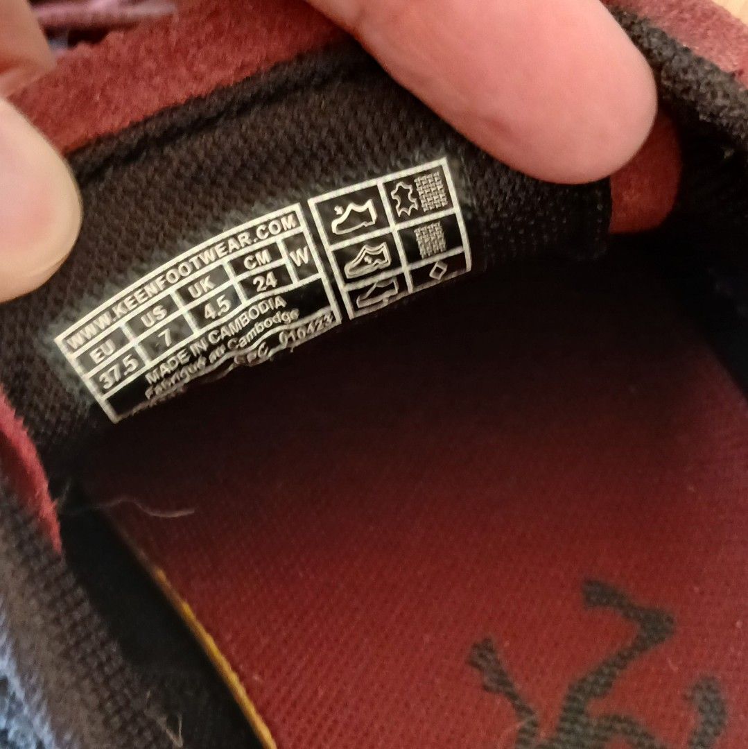 Keen x Hiking Patrol Jasper rocks burgundy (Category: Sneakers) located in Singapore. Submitted by lianaho (Listing ID 1411010813, Image 2). Description: EU 37.5 please refer to sizing in second pic Product Details Suede upper Breathable mesh lining Non-marking low-profile rubber outsole enhances ground feel Removable PU insole for long-lasting comfort Tongue-to-toe lacing system Eco Anti-Odor for natural odor control Contoured Fit follows the fo