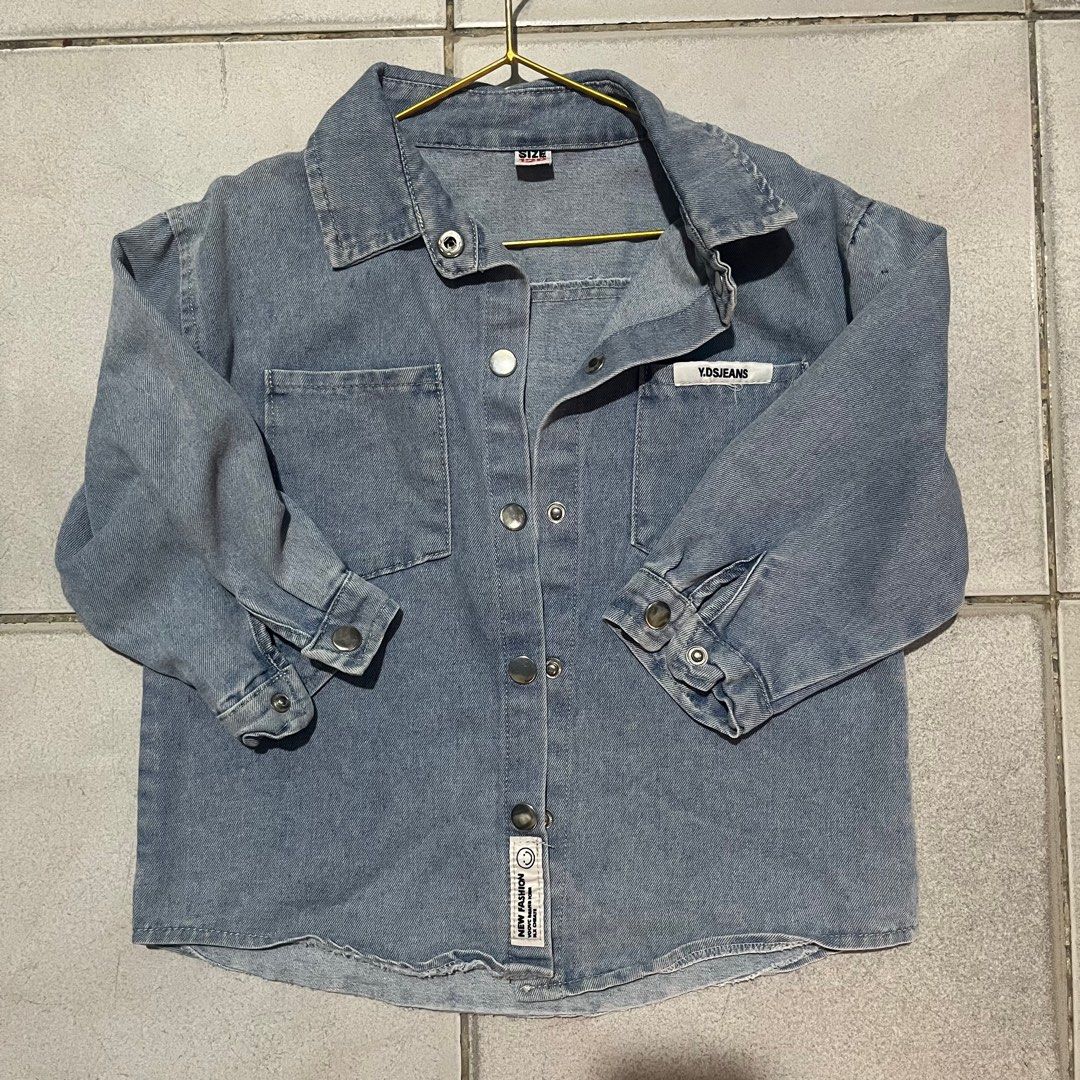 Kids maong jacket (Category: Babies & Kids Fashion) located in Cavite. Submitted by teamhd (Listing ID 1410956771, Image 1). Description: Fits 3-5 years of age Soft denim.