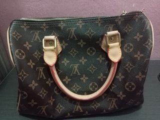 (Category: ) located in . Submitted by classiquecloset (Listing ID 1410909578, Image 1). Description: .
