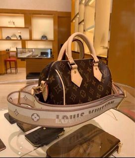 (Category: ) located in . Submitted by luxury_sg (Listing ID 1411028378, Image 1). Description: .