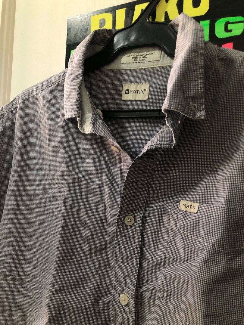 Matix Short Sleeve Shirt (Category: Tshirts & Polo Shirts ) located in Taguig. Submitted by pabloofab (Listing ID 1410975535, Image 2). Description: - Matix short sleeve shirt - Greyish blue color - Button-down closure - Chest pocket with Matix logo - Made in India - Textured pattern - Perfect for casual wear - Cropped - GCash payment only.