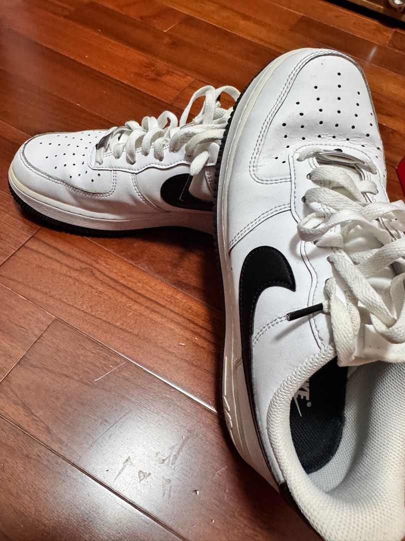 Nike Air Force 1 Low White Black （分類：波鞋）位於 Hong Kong。 由 royalflower_f8abb1 提交（商品編號 1411064532，圖片 3）。簡介： Classic Nike Air Force 1 Low sneakers in white with black swoosh. US8.5/UK7.5/EUR42 。