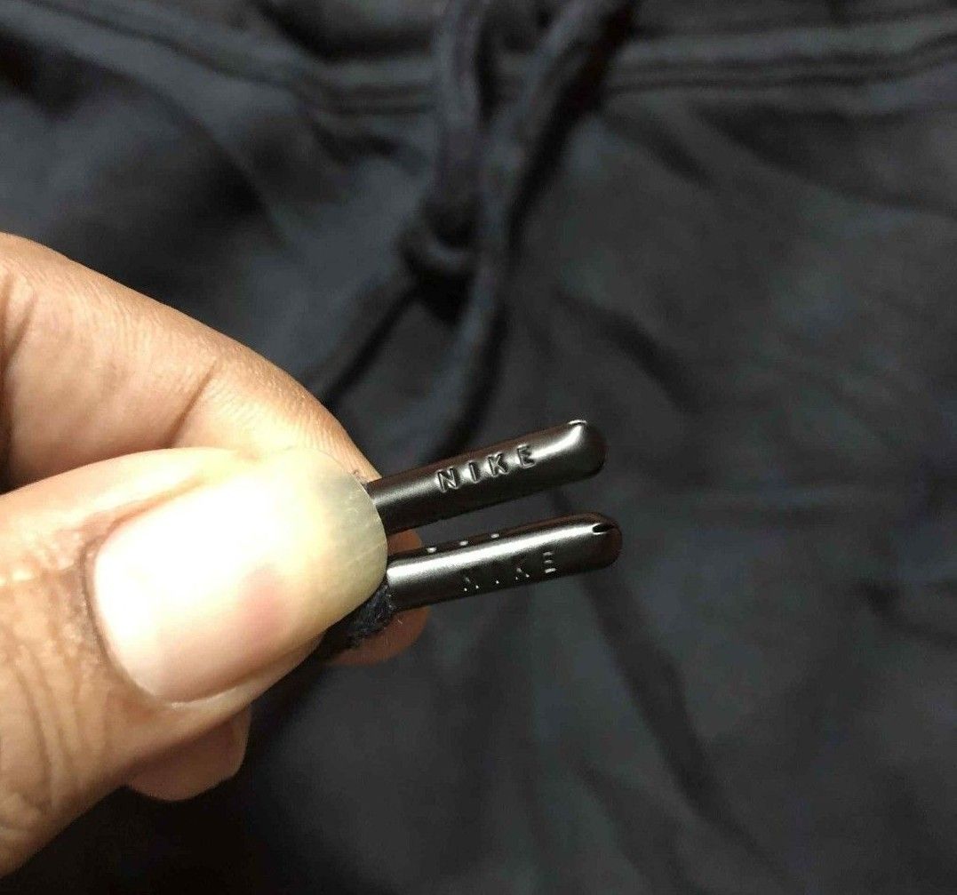 Nike Tech Fleece (Category: Joggers) located in Manila. Submitted by topuria (Listing ID 1411006750, Image 3). Description: Nike Tech Fleece Straight Leg Size L on tag 9/10 Color rate 9/10 condition issue: scratch on butt area (unnoticeable).