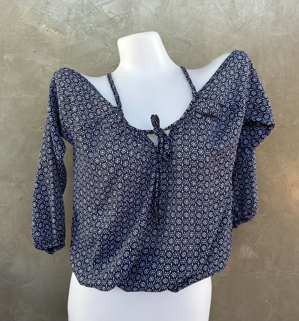 Off-Shoulder Blouse with Floral Print Size XS Small (Category: Blouses) located in Balanga. Submitted by manitidiana (Listing ID 1408658331, Image 1). Description: - Navy blue and white floral print - Off-shoulder design - Long sleeves - Spaghetti straps - Elastic band at the bottom - Gathered neckline - Lightweight fabric.