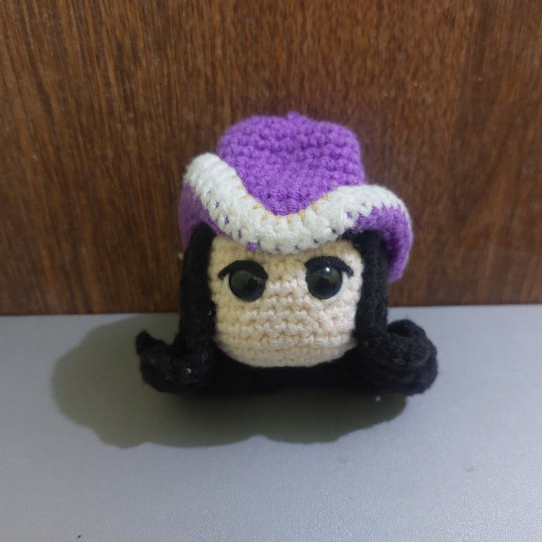 one piece / op : nico robin crochet keychain (Category: Handmade Craft) located in Tarlac. Submitted by 7omie (Listing ID 1410965118, Image 1). Description: 𖹭 from my personal collection 𖹭 wysiwyg 𖹭 x to sensitive 𖹭 rfs : need space & change of prio 𖹭 payo only ; first to pay basis 𖹭 no cancellations / no refunds mop: gcash mod: j&t.