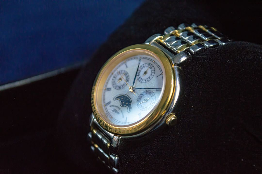 ORIENT Sentimental Graffiti You Moonphase watch (Category: Luxury Watches) located in Binan City. Submitted by chronotribeph (Listing ID 1411005257, Image 2). Description: ORIENT sentimental graffiti YOU moonphase details: Dial color: white/glitter white Movement: Quartz Sub dial Day/Date/Month : Good Condition Wrist Size: 6.1 inch Case Diameter: 32mm Case number: c7e204-00 Serial number: c7e02040-L03 Glass: no scratches Clean Dial with presentab
