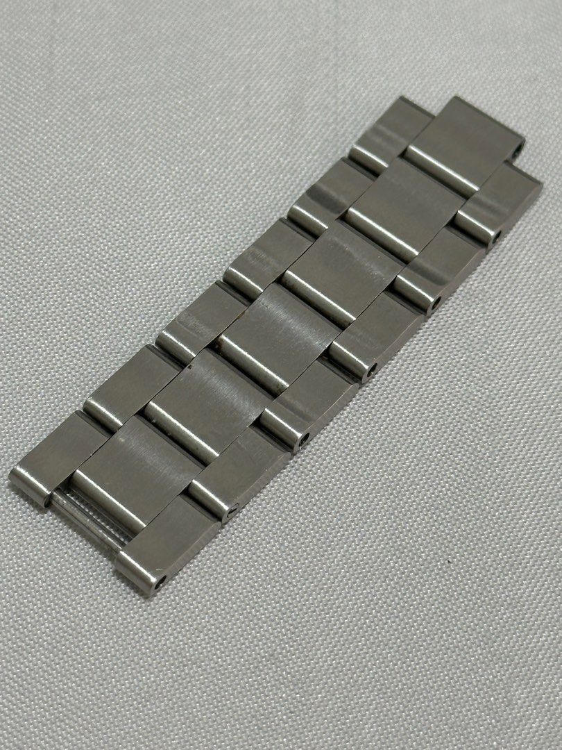 Original rolex oyster links (Category: Luxury Watches) located in San Jose. Submitted by ardudz24 (Listing ID 1410919559, Image 1). Description: Check last picture for size reference(in mm) Original rolex oyster bracelet links 3500 each 2800 each if take all 6 pieces only All original .