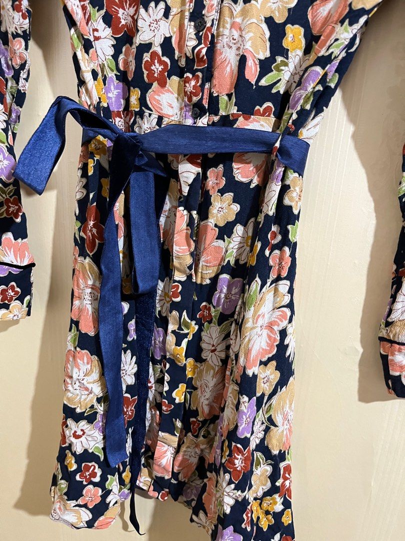 Original Zara collection dress (Category: Dresses) located in Santa Rosa. Submitted by aracat (Listing ID 1410911023, Image 3). Description: Used occasionally Size XS With belt ribbon Floral dress.