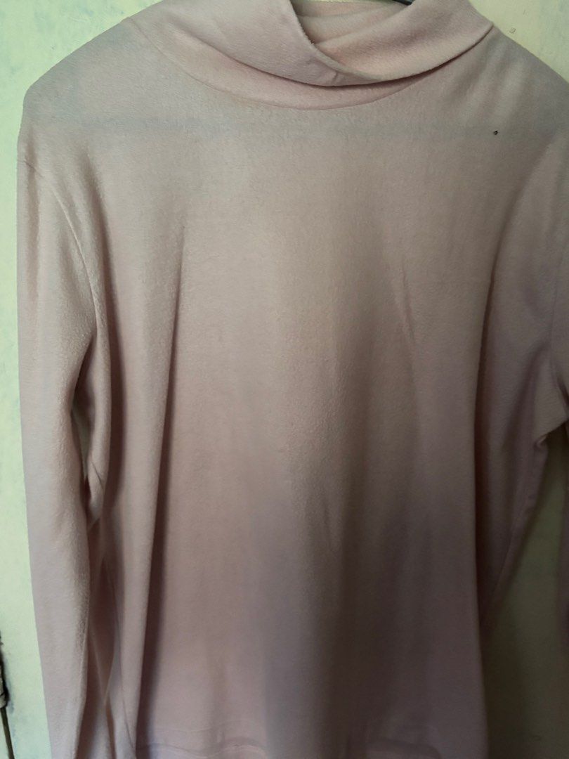 Pink Turtleneck Long Sleeve Top (Category: Longsleeves) located in Valenzuela. Submitted by popyard (Listing ID 1410938971, Image 3). Description: - Light pink long-sleeved turtleneck - Soft and comfortable material - Classic turtleneck design - Versatile for different outfits - Ideal for cooler weather.