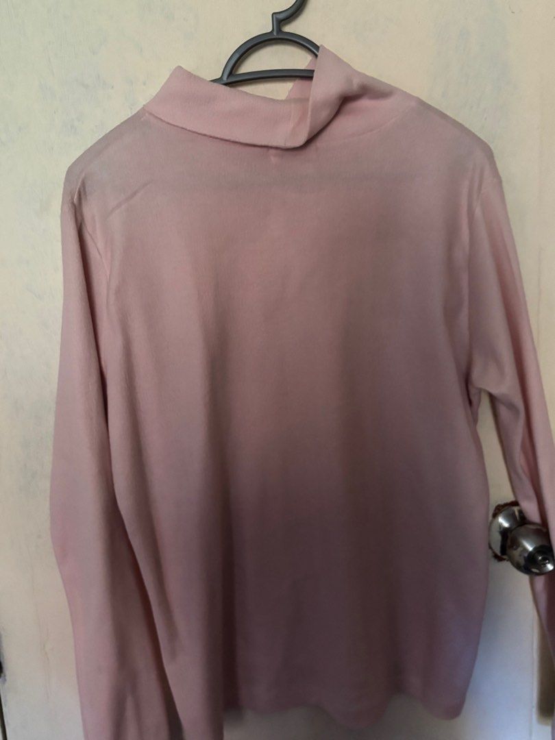 Pink Turtleneck Long Sleeve Top (Category: Longsleeves) located in Valenzuela. Submitted by popyard (Listing ID 1410938971, Image 1). Description: - Light pink long-sleeved turtleneck - Soft and comfortable material - Classic turtleneck design - Versatile for different outfits - Ideal for cooler weather.