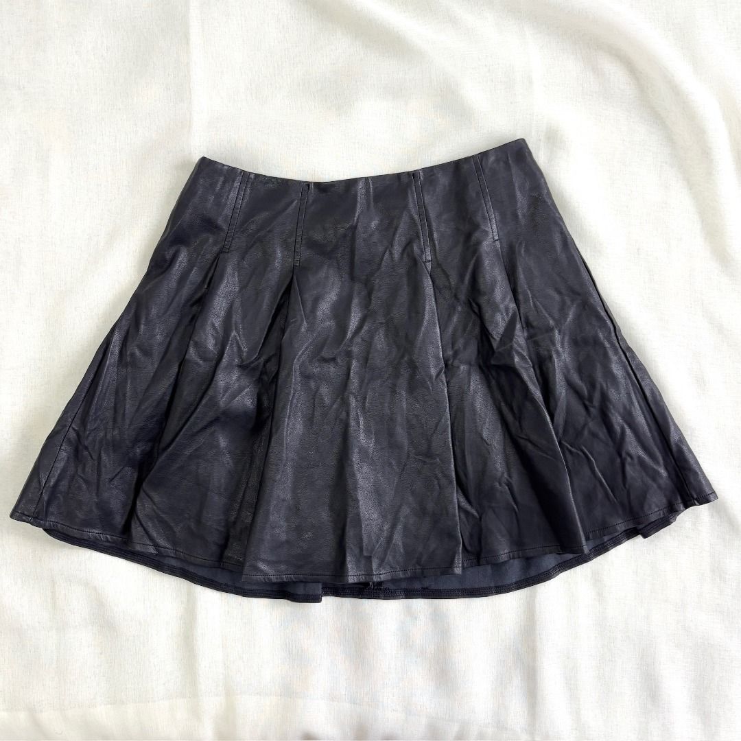 Pleated Leather Skirt w/ inner short (Category: Skirts) located in Makati City. Submitted by gibo.deleon (Listing ID 1411071685, Image 1). Description: Pleated Leather Skirt w/ inner short | Size: XL on tag | Length: 17 | Width: 32-34 | Color: Black in good condition P100.