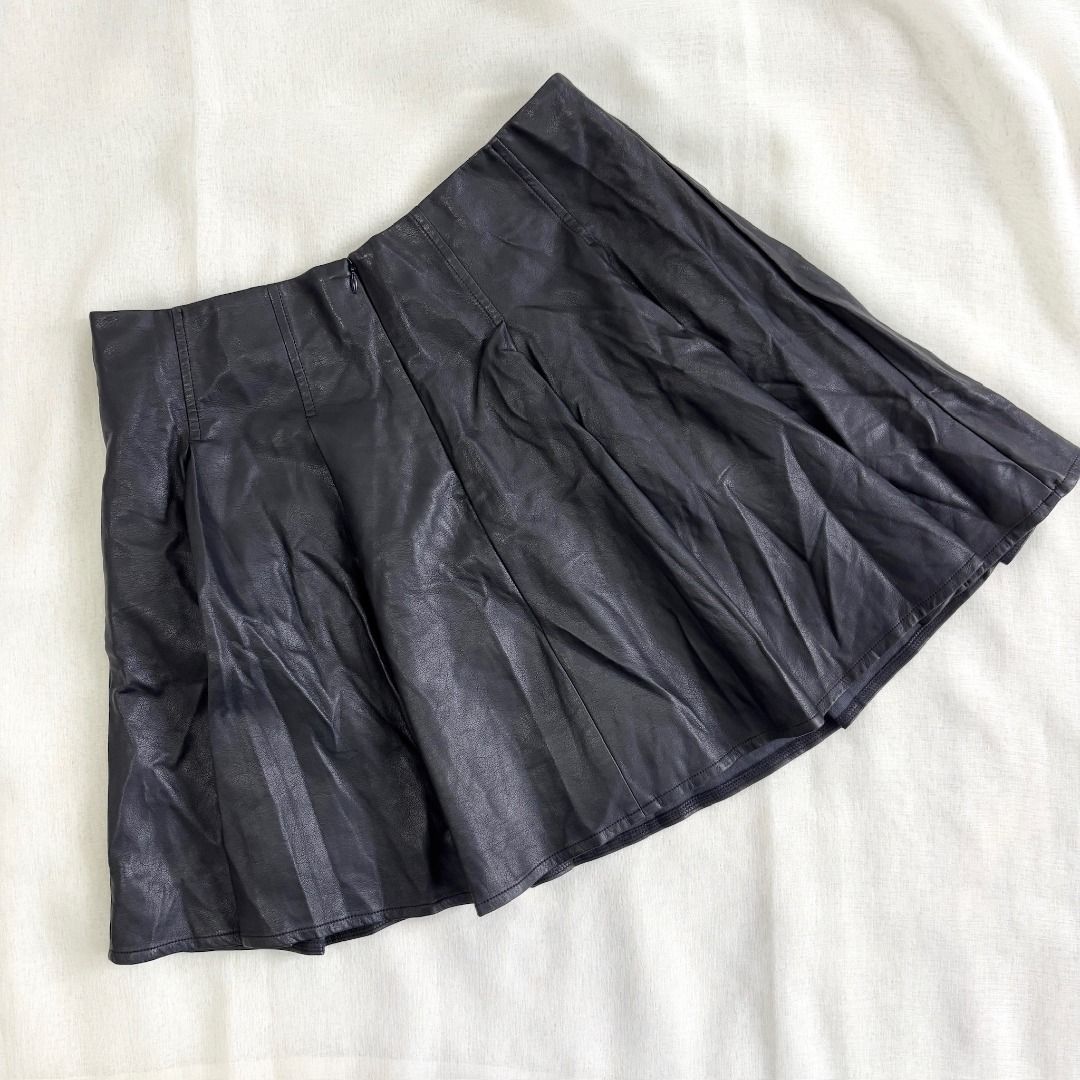Pleated Leather Skirt w/ inner short (Category: Skirts) located in Makati City. Submitted by gibo.deleon (Listing ID 1411071685, Image 3). Description: Pleated Leather Skirt w/ inner short | Size: XL on tag | Length: 17 | Width: 32-34 | Color: Black in good condition P100.
