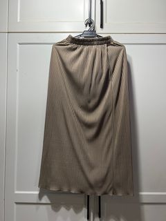 (Category: ) located in . Submitted by clearmywardrobe92 (Listing ID 1410956905, Image 1). Description: .