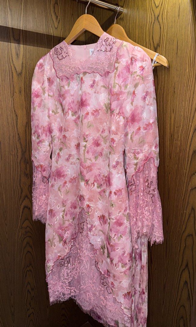 [RENT] Mayaa Kurung in Beloved Pink Size S (Category: Traditional & Ethnic wear) located in Seremban. Submitted by nuht4syerr (Listing ID 1410937760, Image 2). Description: 🍓 TO RENT Wanzar - Mayaa Kurung in Beloved Pink Size: S For reference: 154cm, 50kg Condition: 9/10 RM100/3 days RM50 deposit (Will be transferred back once item is returned is good condition without any stains, tear, defect) Add ons for RM10 : Shawl + Veil Shawl (As seen in f