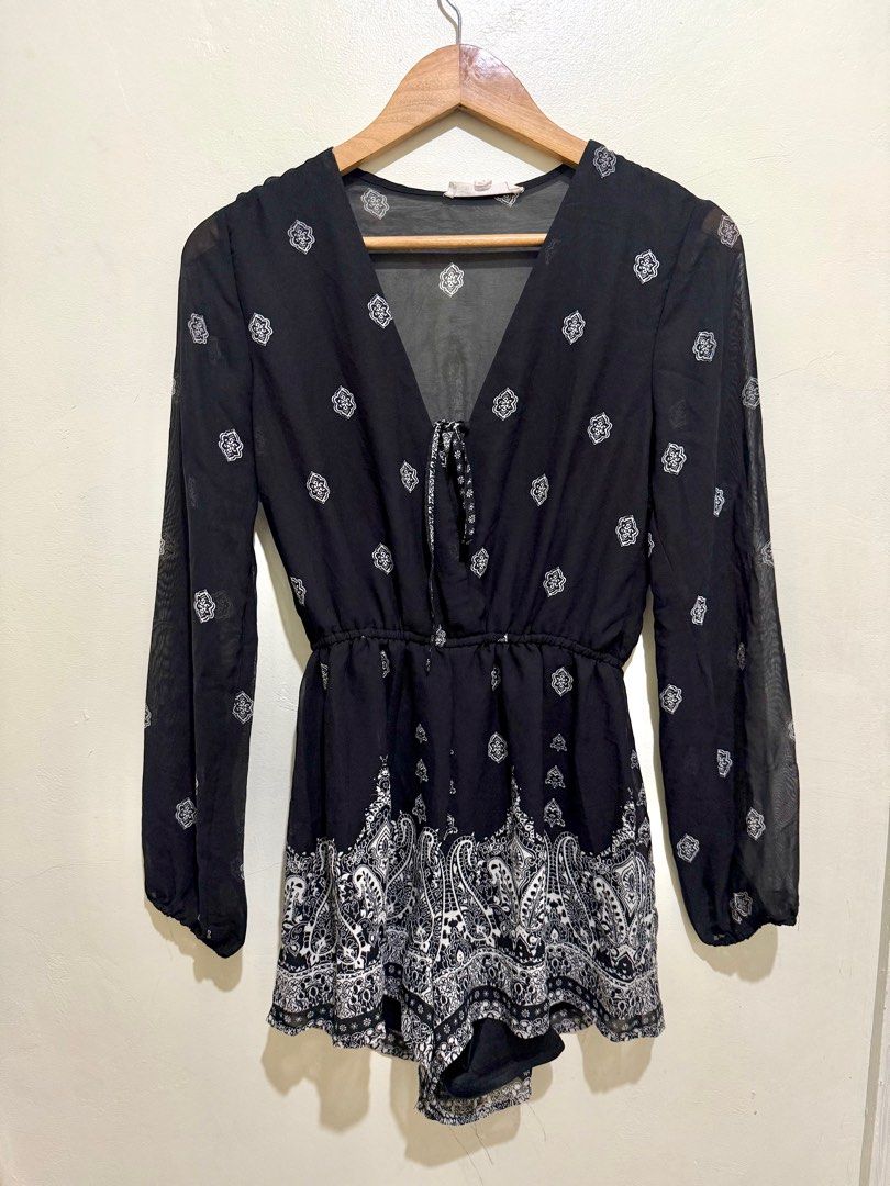 Romper (Love Tree) (Category: Rompers) located in Iloilo. Submitted by notriaaa (Listing ID 1411049348, Image 1). Description: In excellent condition Size Small SF starts at ₱80 Loc: Iloilo Courier: Flash Express only (sf c/o buyer).