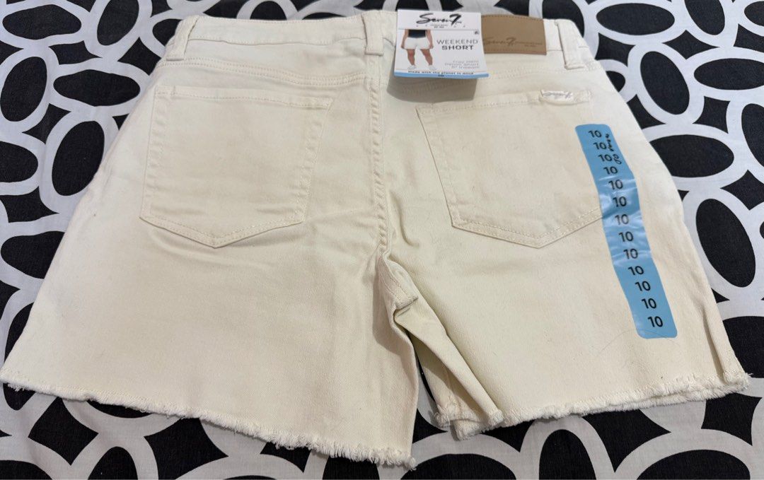 Seven7 weekend short white denim (Category: Shorts) located in Quezon City. Submitted by branded_jo (Listing ID 1411078913, Image 2). Description: Seven7 weekend shorts Denim white Size US10 Brand new Bought in US Lalamove Ready.