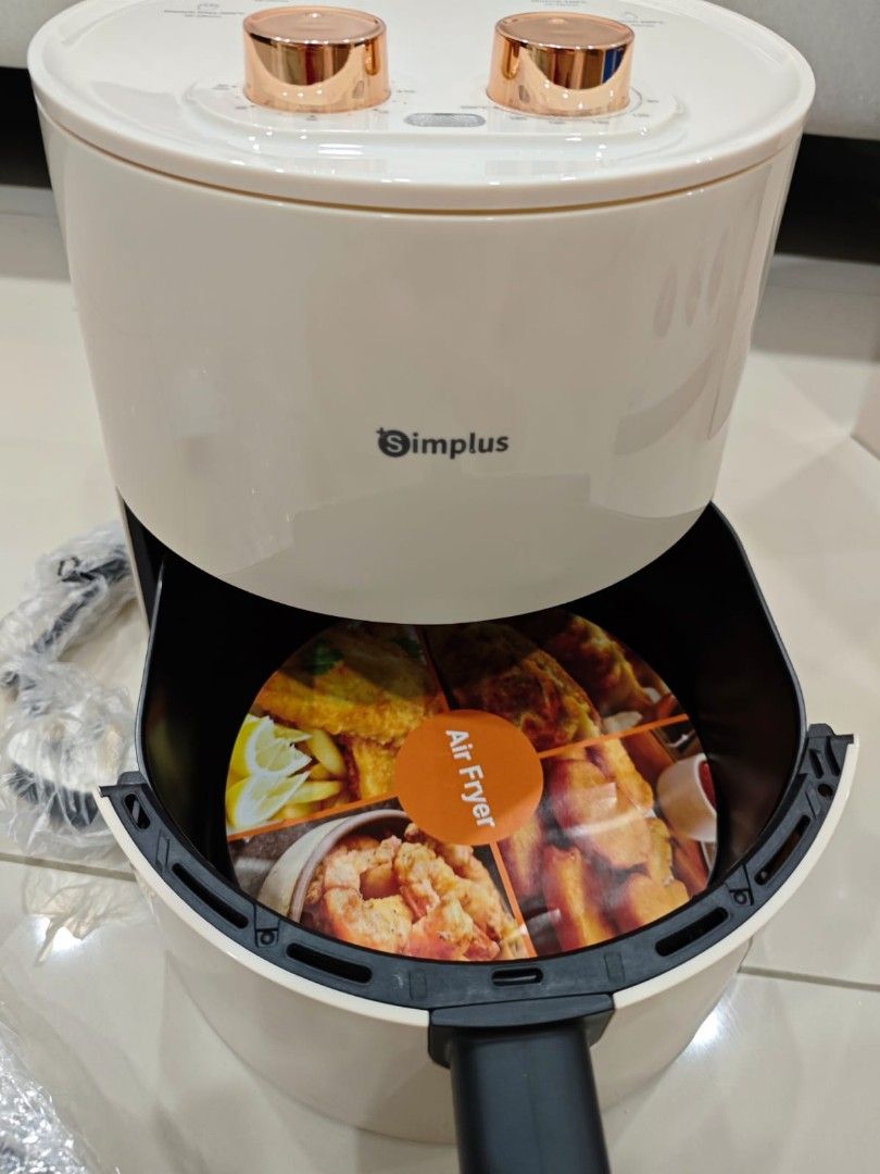 Simplus AF315 (Category: Cookers) located in Kuala Lumpur. Submitted by skylar0215 (Listing ID 1411054934, Image 1). Description: Function: - 360° Rapid Air technology: fat&oil removal, full angle heating - 4.5L large capacity (Cooks a whole chicken) - 30 min preset time - 80-200°C adjustable temperature 6 smart cooking programs Versatile: Fry / Bake / Grill / Roast / Reheat - Smart sensing power off (Detach basket auto shut off) - Removable oil 
