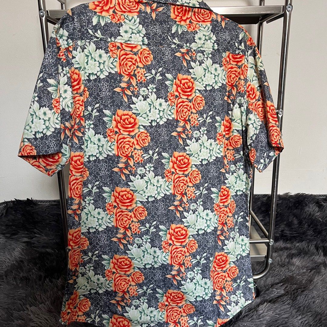 Smart Floral Short Sleeve Shirt (Category: Tshirts & Polo Shirts ) located in Las Pinas. Submitted by 913ver (Listing ID 1410954862, Image 2). Description: length: 68cm width: 45.5cm sleeves: 22.5cm .