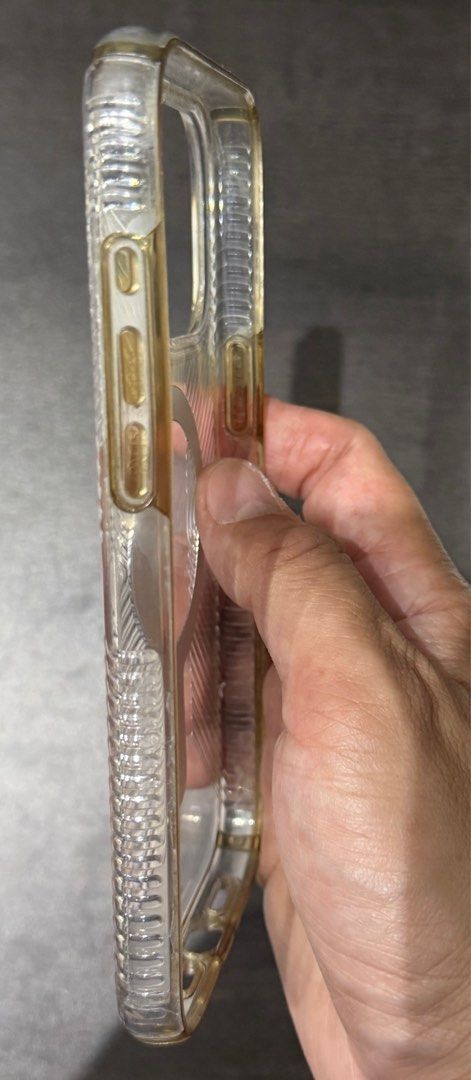 Speck Presidio Grip Click Lock for Iphone 15 Pro Max (Category: Cases & Sleeves) located in Paranaque City. Submitted by jc0908 (Listing ID 1411062414, Image 3). Description: For Sale Only! Speck Presidio Grip - Click Lock For: iphone 15 Pro Max Color: Clear Condition: Yellowing on side rubbers.